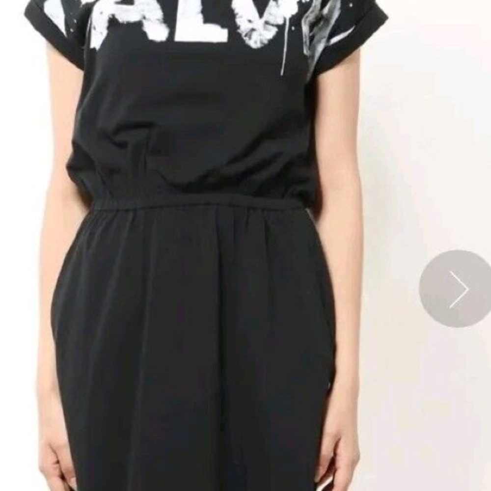 Calvin Klein graffiti print elastic waist and side pocket T-shirt dress - Picture 8 of 10